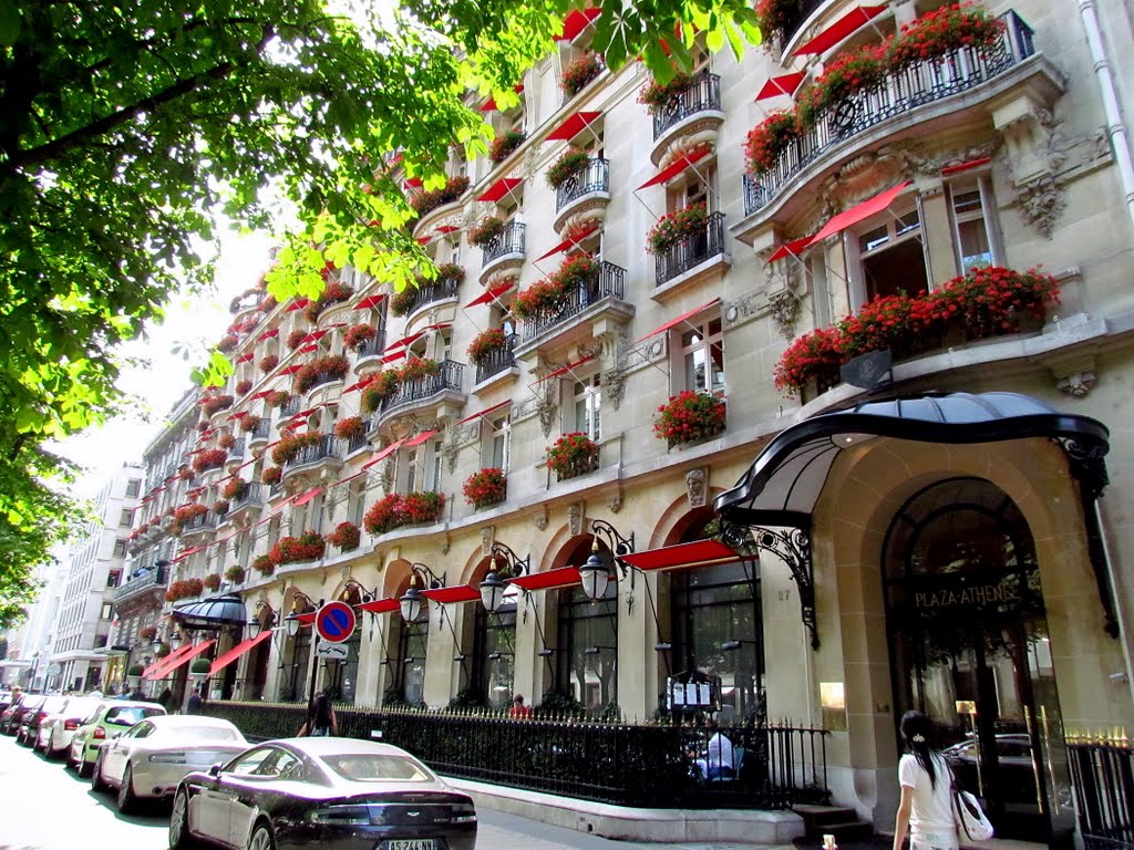 luxury hotels in paris, hotel plaza athenee
